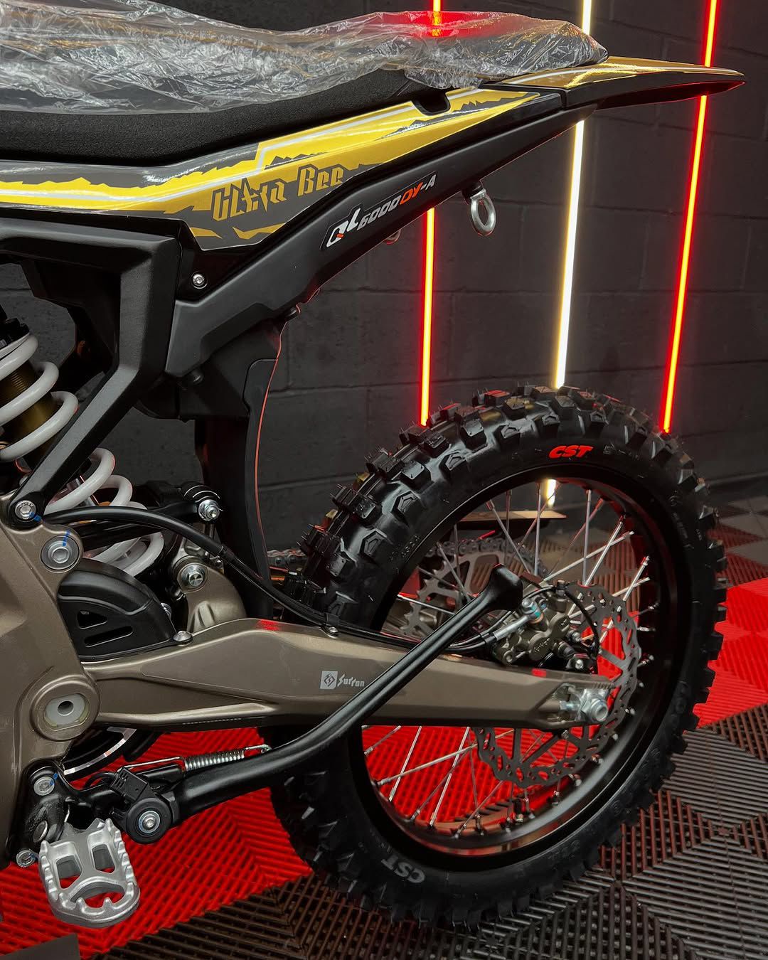 Surron Ultra Bee X 2025