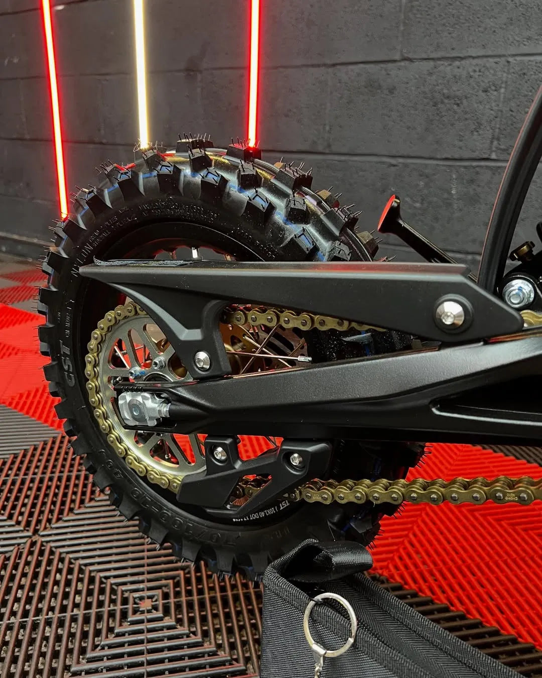 Surron Hyper Bee 2025